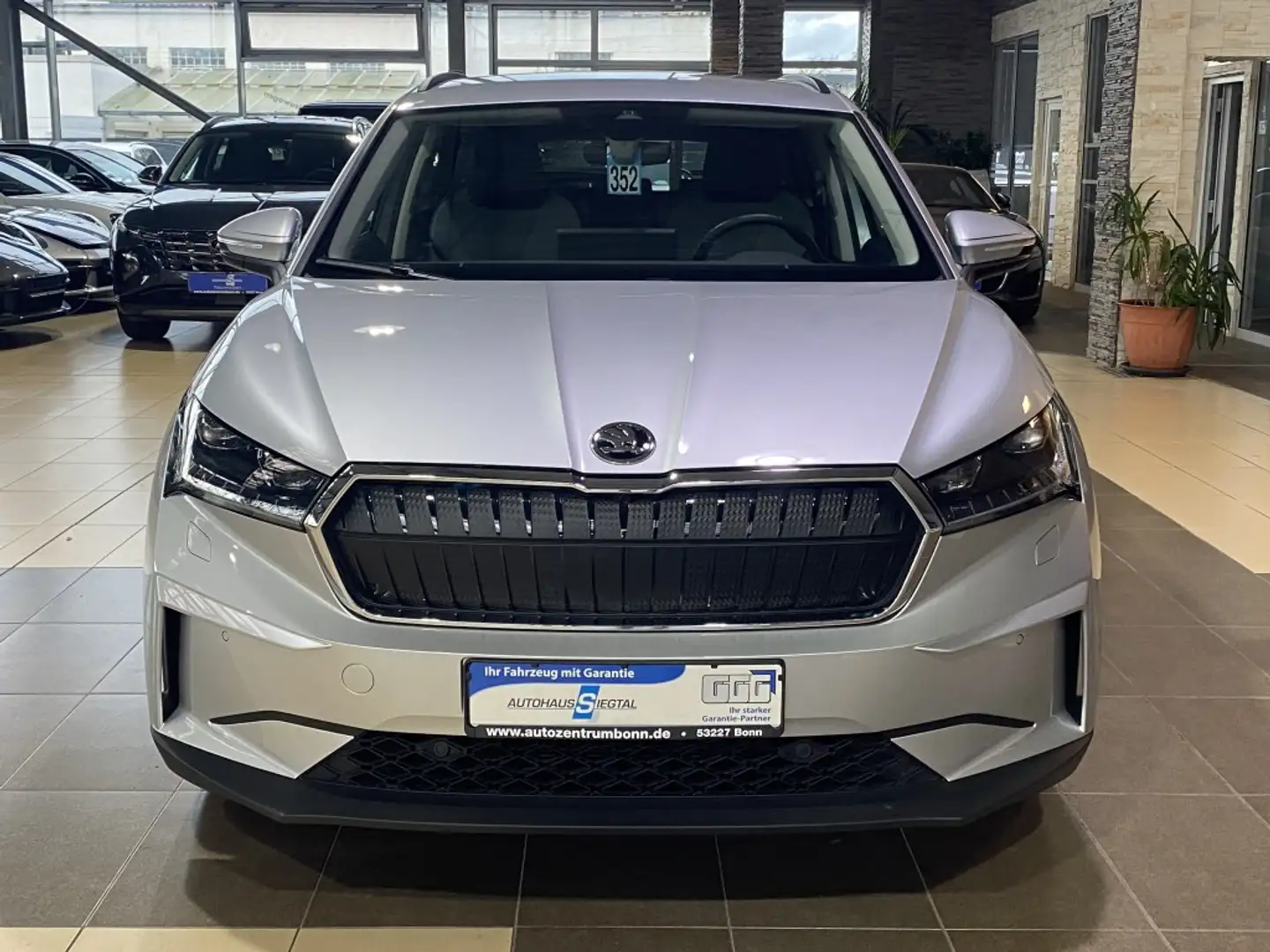 Skoda Enyaq 60 Loft LED digCockpit Navi SHZ PDC pACC Silber - 2