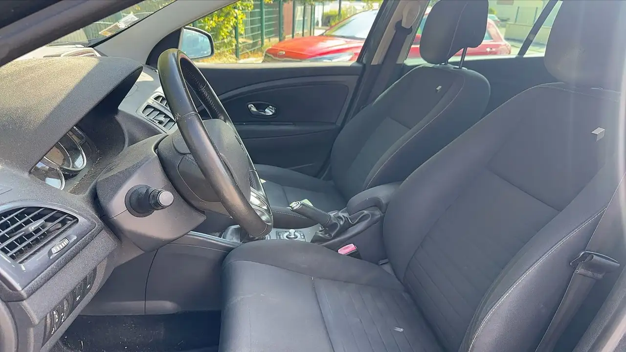 Renault Megane Grandtour — photo 25