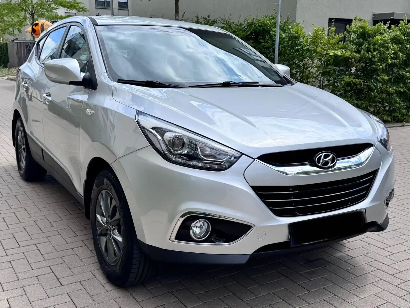 Hyundai iX35 2.0 CRDi 100kW Trend 4WD Automatik Argintiu - 1