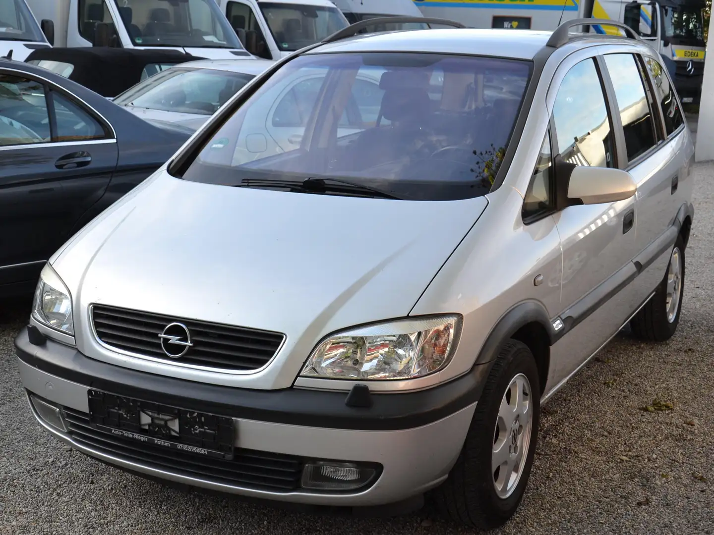 Opel Zafira 1,8 Basis 7.Sitzer Winterreifen+Sommer Noir - 1