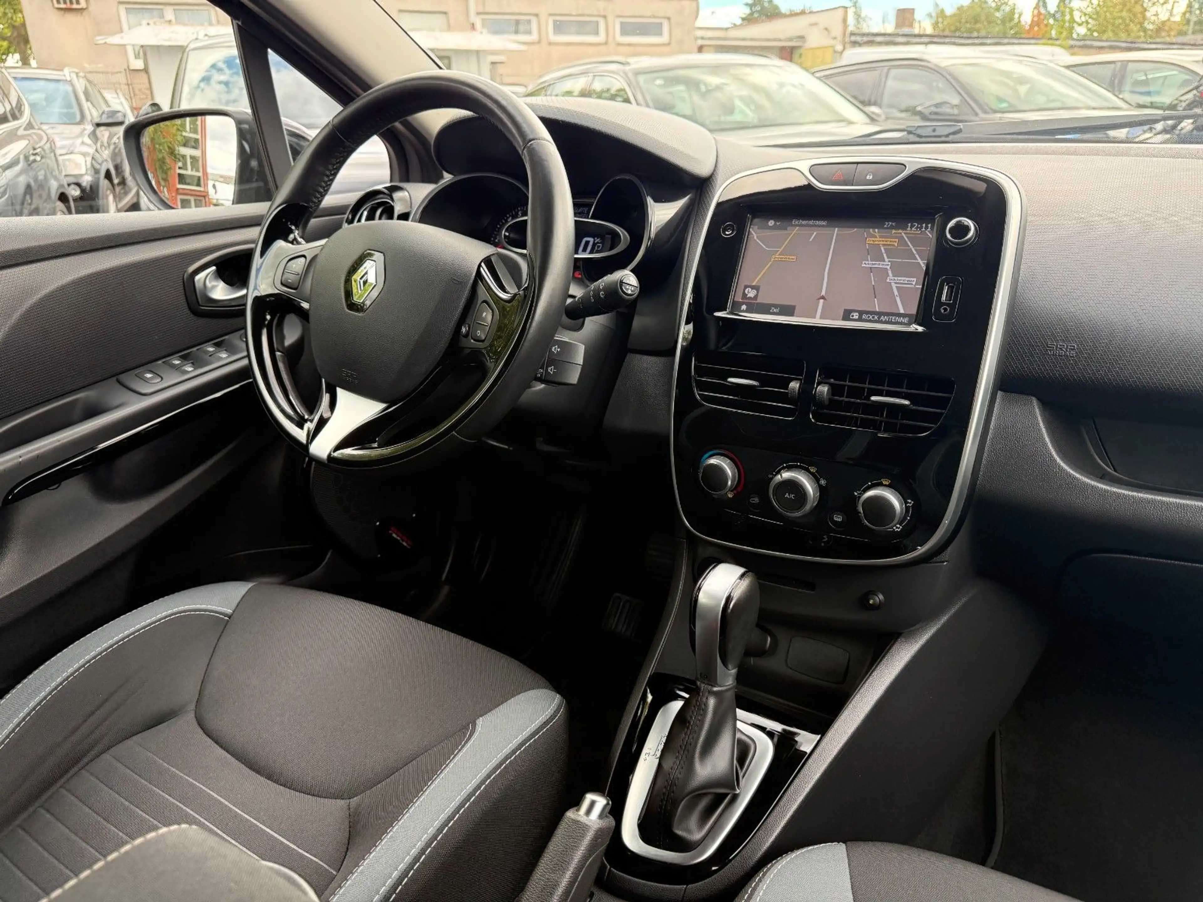 Renault Clio CLIO IV INTENS / AUTOMATIK / KAMERA / PDC / SHZ — photo 13