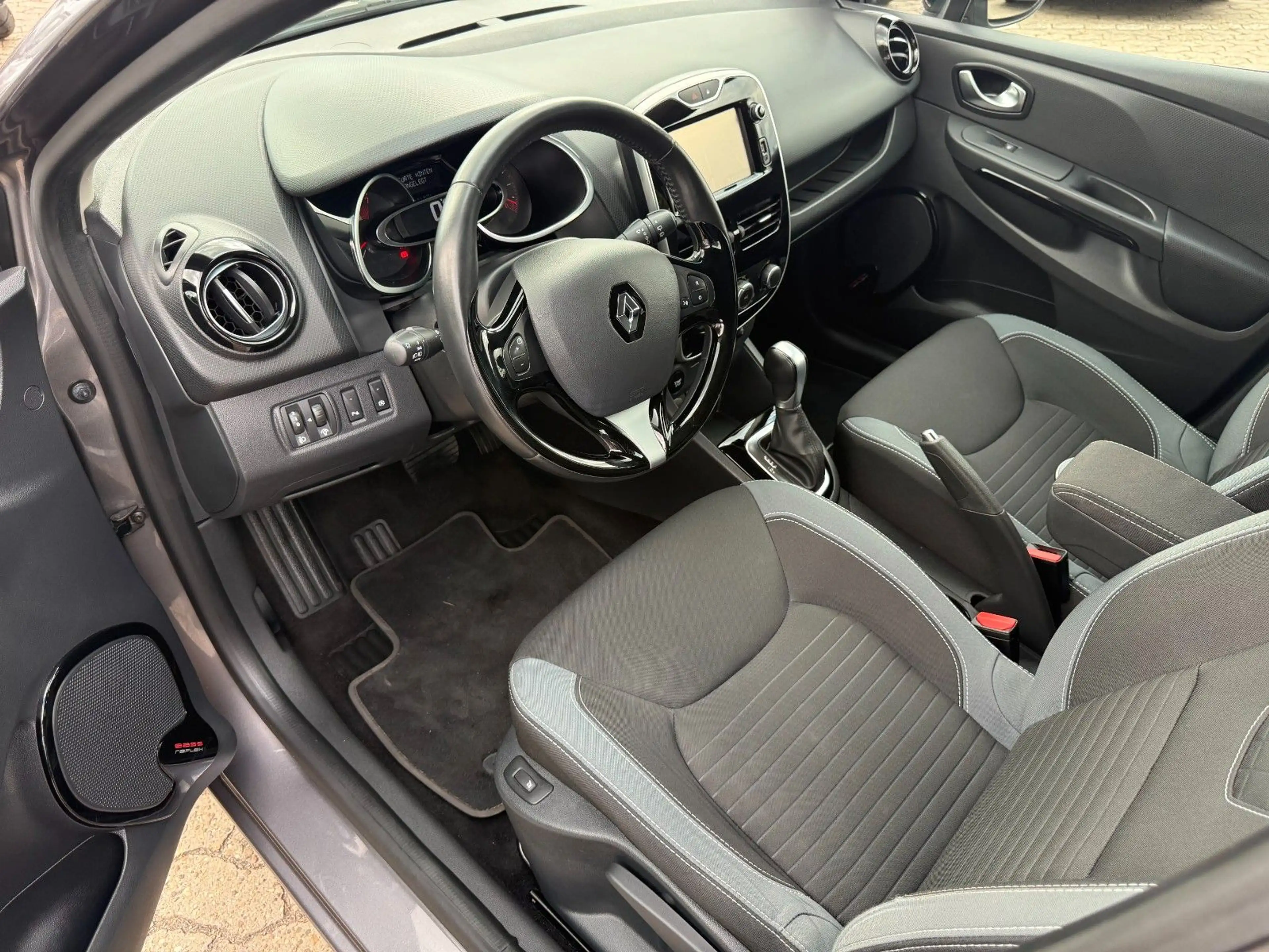Renault Clio CLIO IV INTENS / AUTOMATIK / KAMERA / PDC / SHZ — photo 14