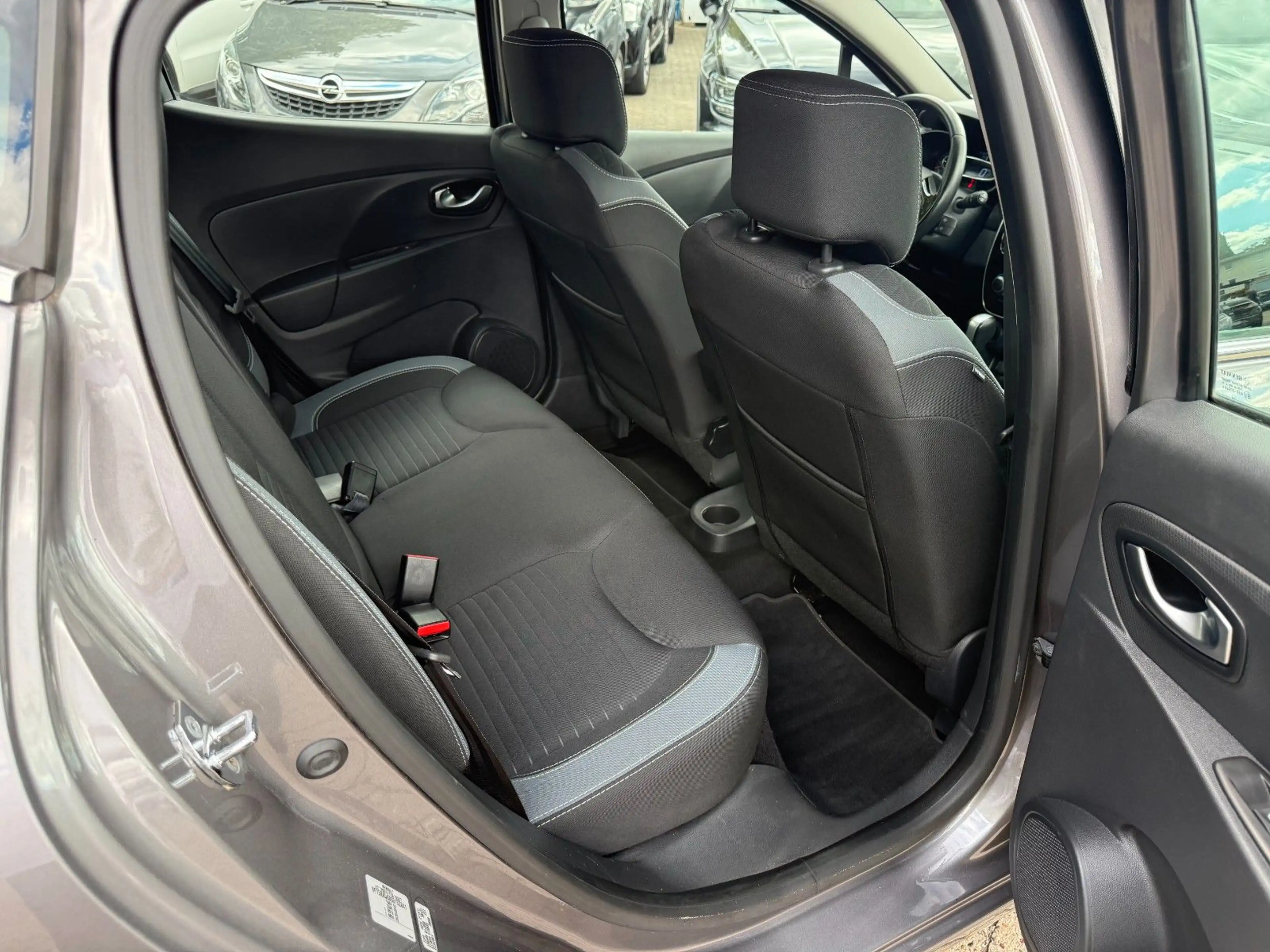 Renault Clio CLIO IV INTENS / AUTOMATIK / KAMERA / PDC / SHZ — photo 15