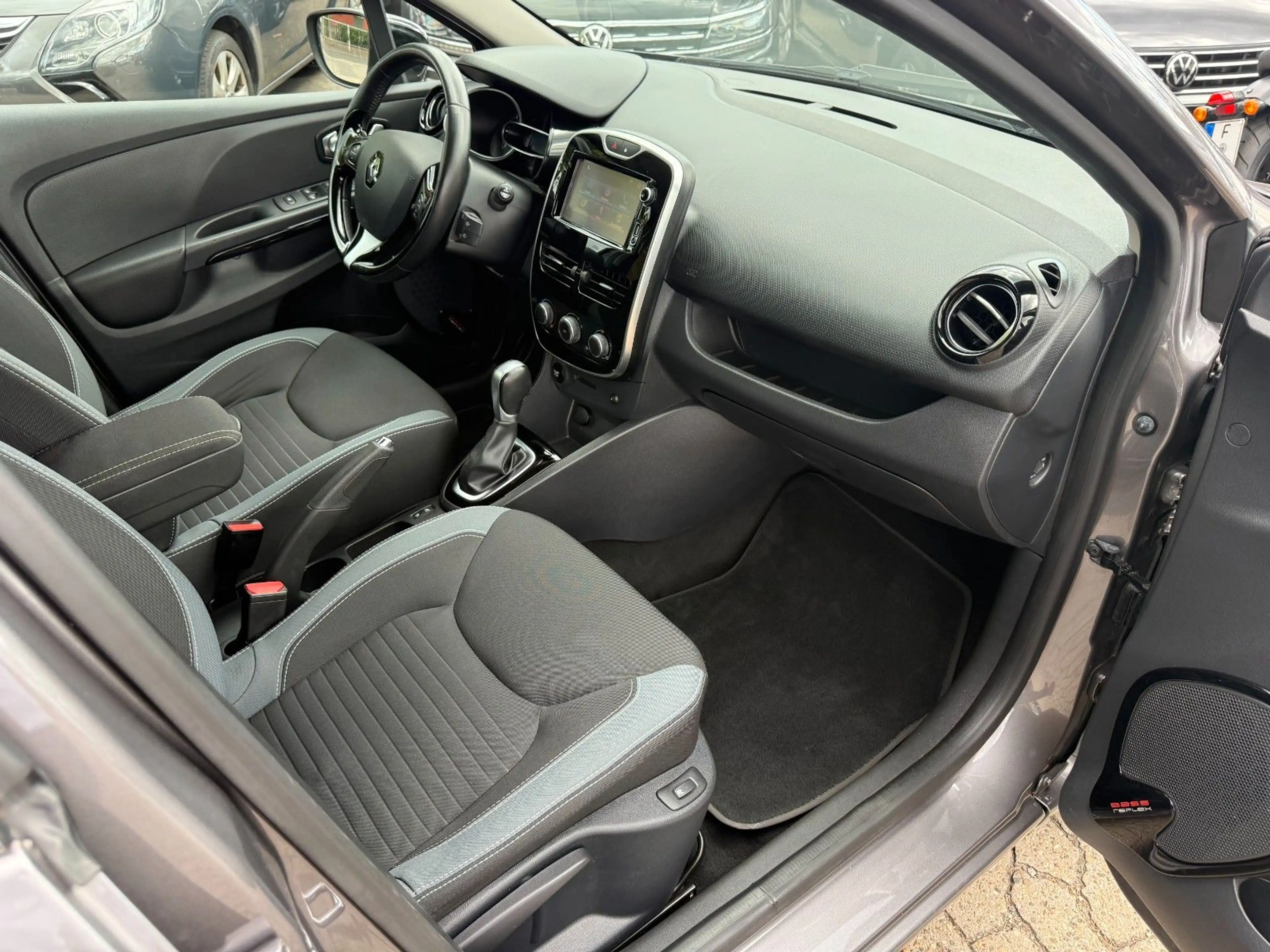 Renault Clio CLIO IV INTENS / AUTOMATIK / KAMERA / PDC / SHZ — photo 9