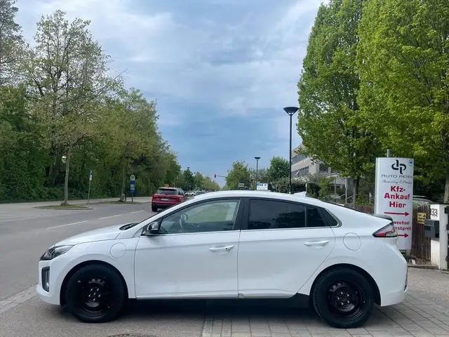 Hyundai Ioniq view 2