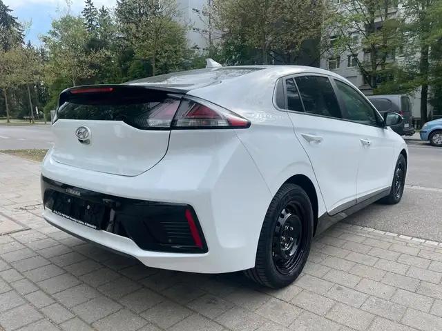 Hyundai Ioniq view 4