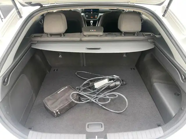 Hyundai Ioniq view 19