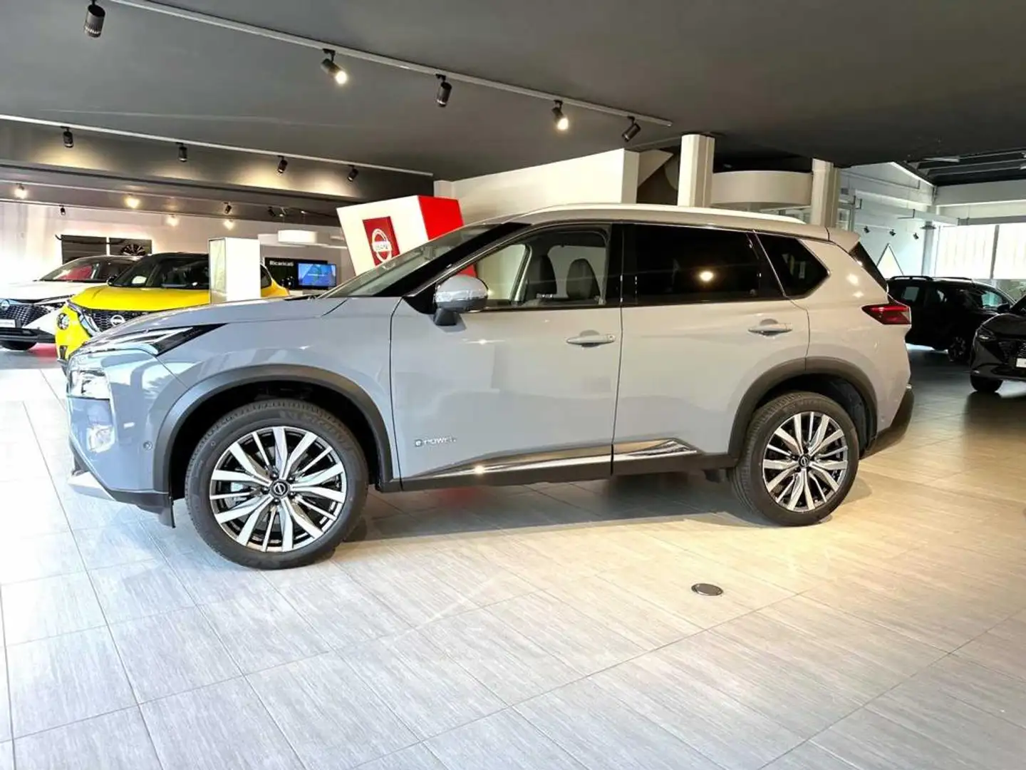 Nissan X-Trail 1.5 e-power Tekna Executive Pack e-4orce 4wd auto Grau - 2