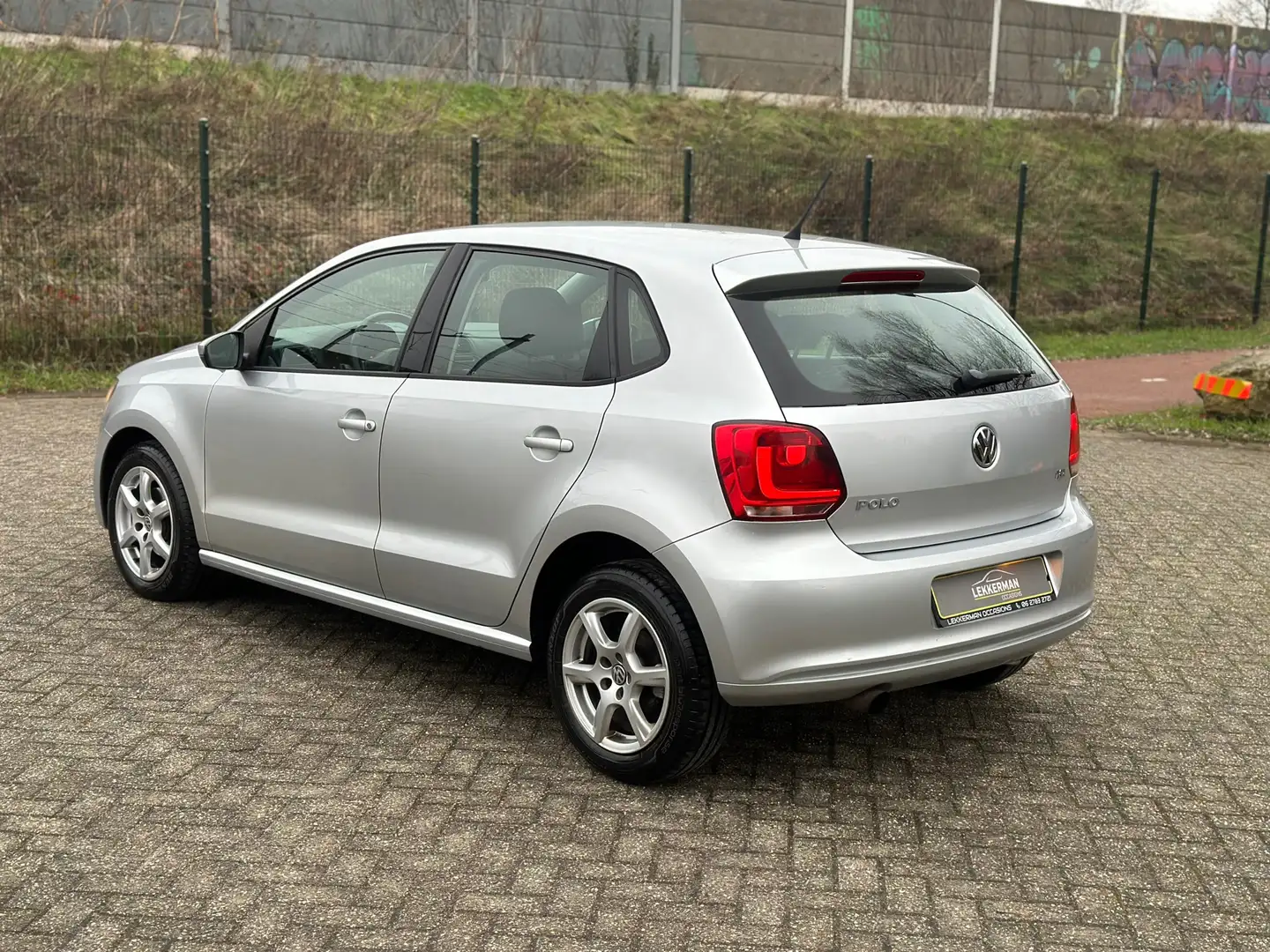Volkswagen Polo 1.2 TSI Comfortline 90PK I AIRCO I NWE KETTING I N Argent - 2