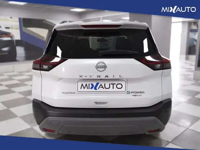 Nissan X-Trail view 4