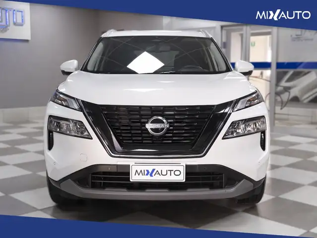 Nissan X-Trail view 2