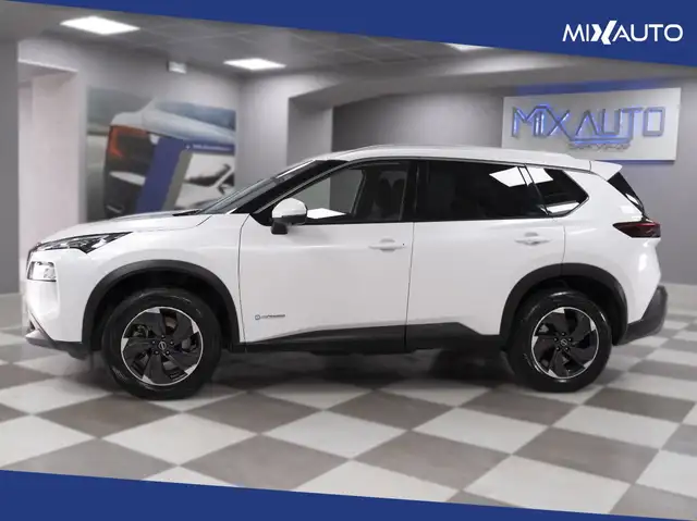 Nissan X-Trail view 3
