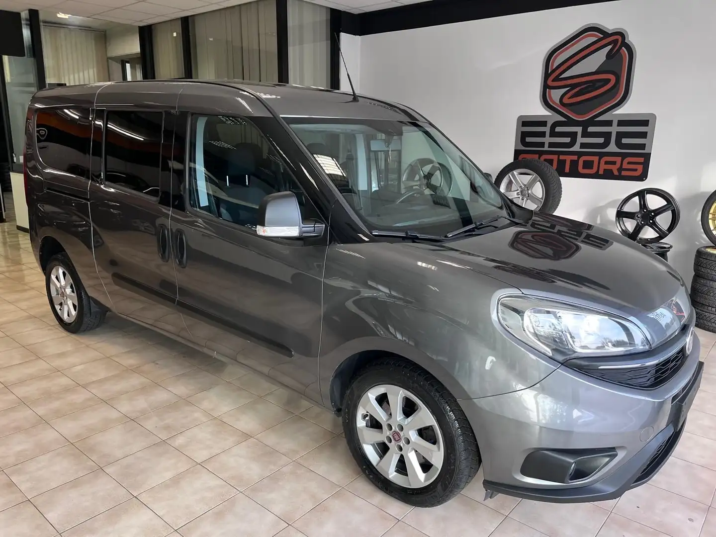 Fiat Doblo Maxi 1.6 mjt 16v Lounge 120cv Gris - 1