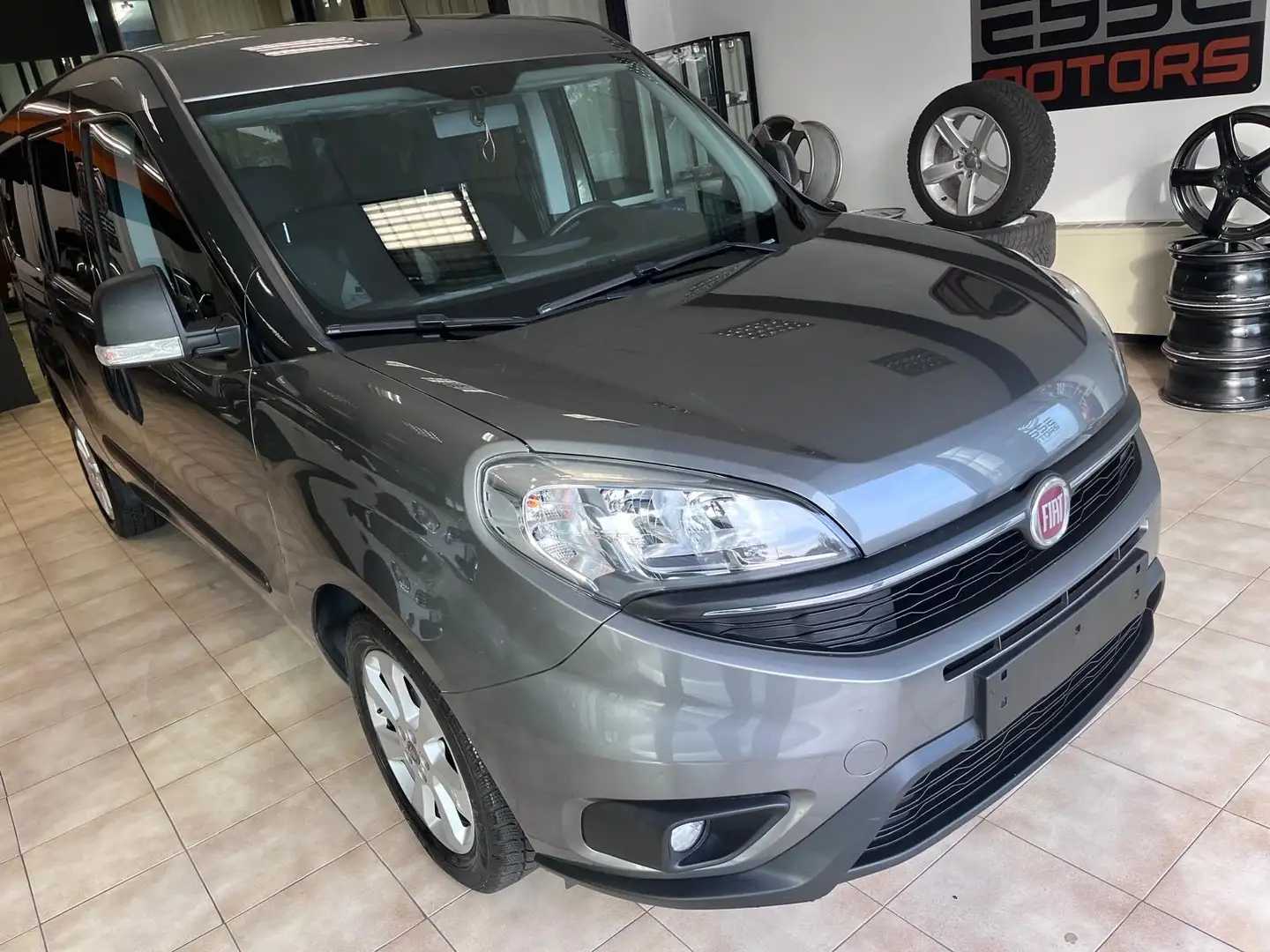 Fiat Doblo Maxi 1.6 mjt 16v Lounge 120cv Gris - 2