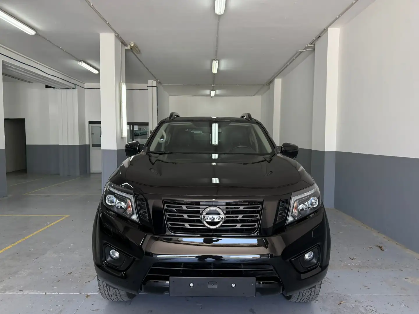 Nissan Navara 2.3 dci d.cab New N-Guard 4wd 190cv auto Noir - 1