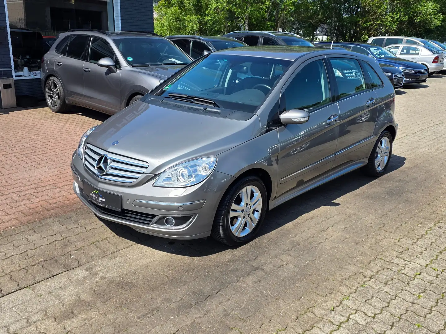 Mercedes-Benz B 200 B 200 Automatik Bi Xen Sitzhzg Tempmt Grau - 1