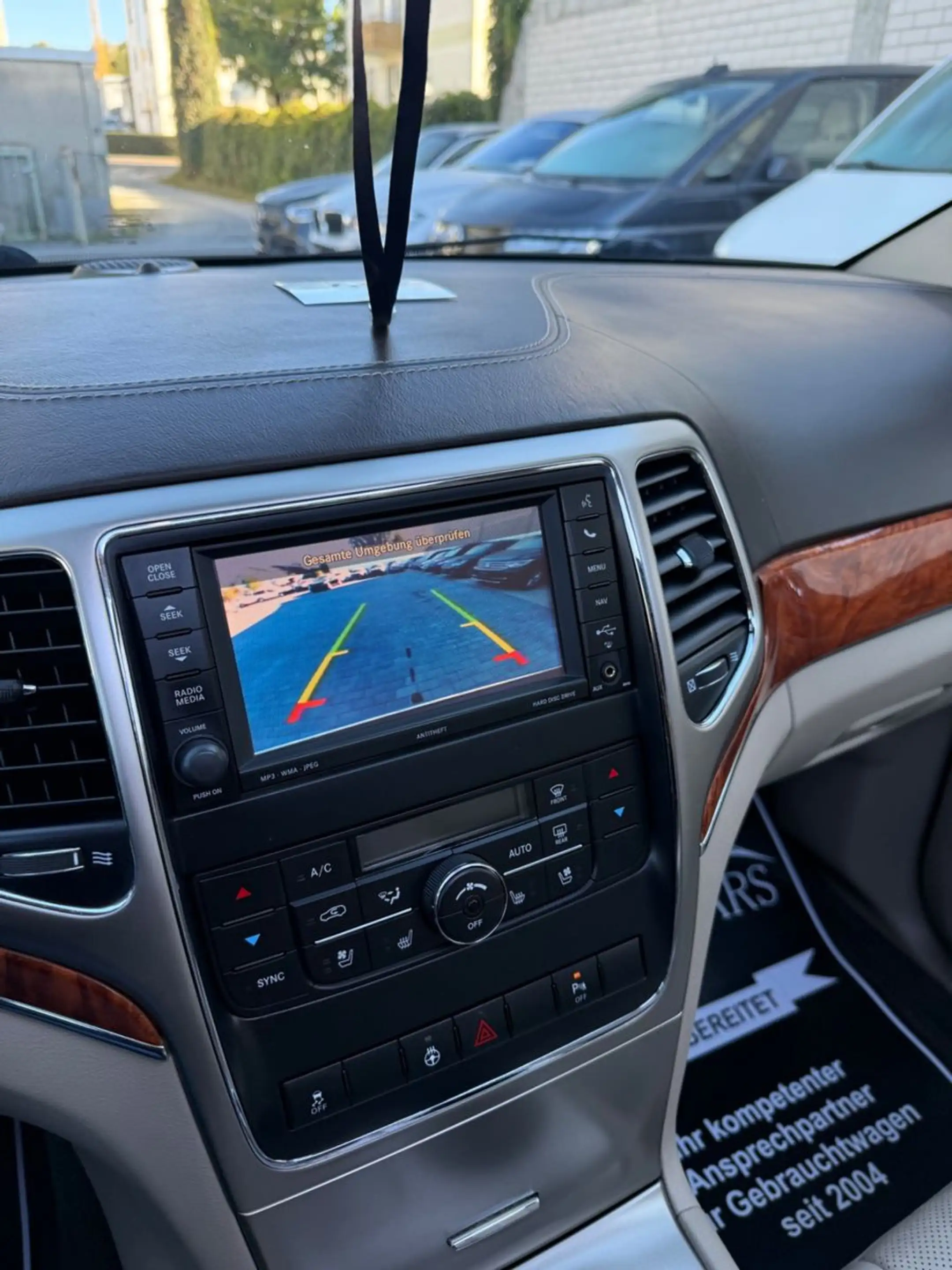 Jeep Grand Cherokee 3.0 CRD Overland*AHK*KAM*NAVI — photo 9