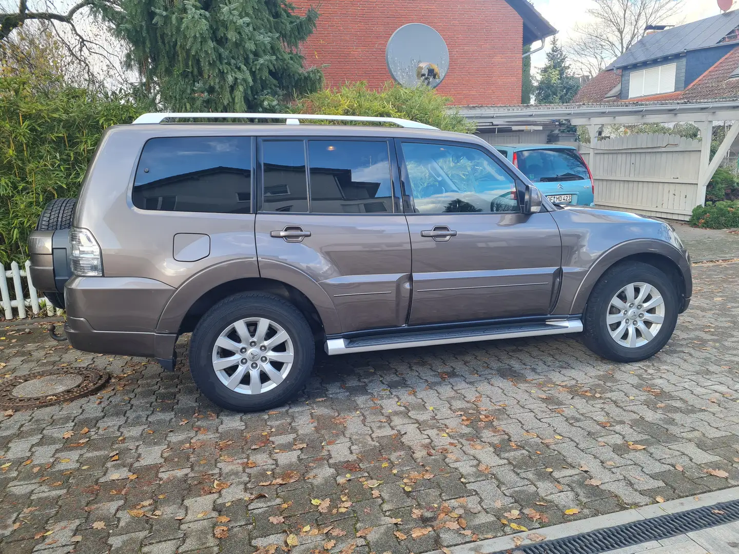 Mitsubishi Pajero Pajero 3.2 DI-D Automatik Limited Edition Braun - 1