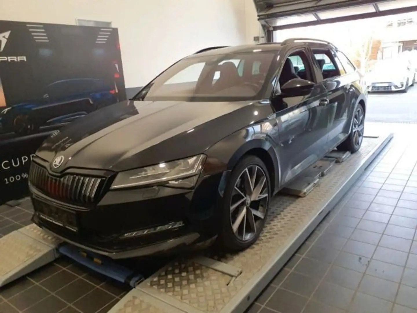 Skoda Superb Combi 1.4 iV SPORTLINE ST.HEIZ CANTON LM1 Schwarz - 2