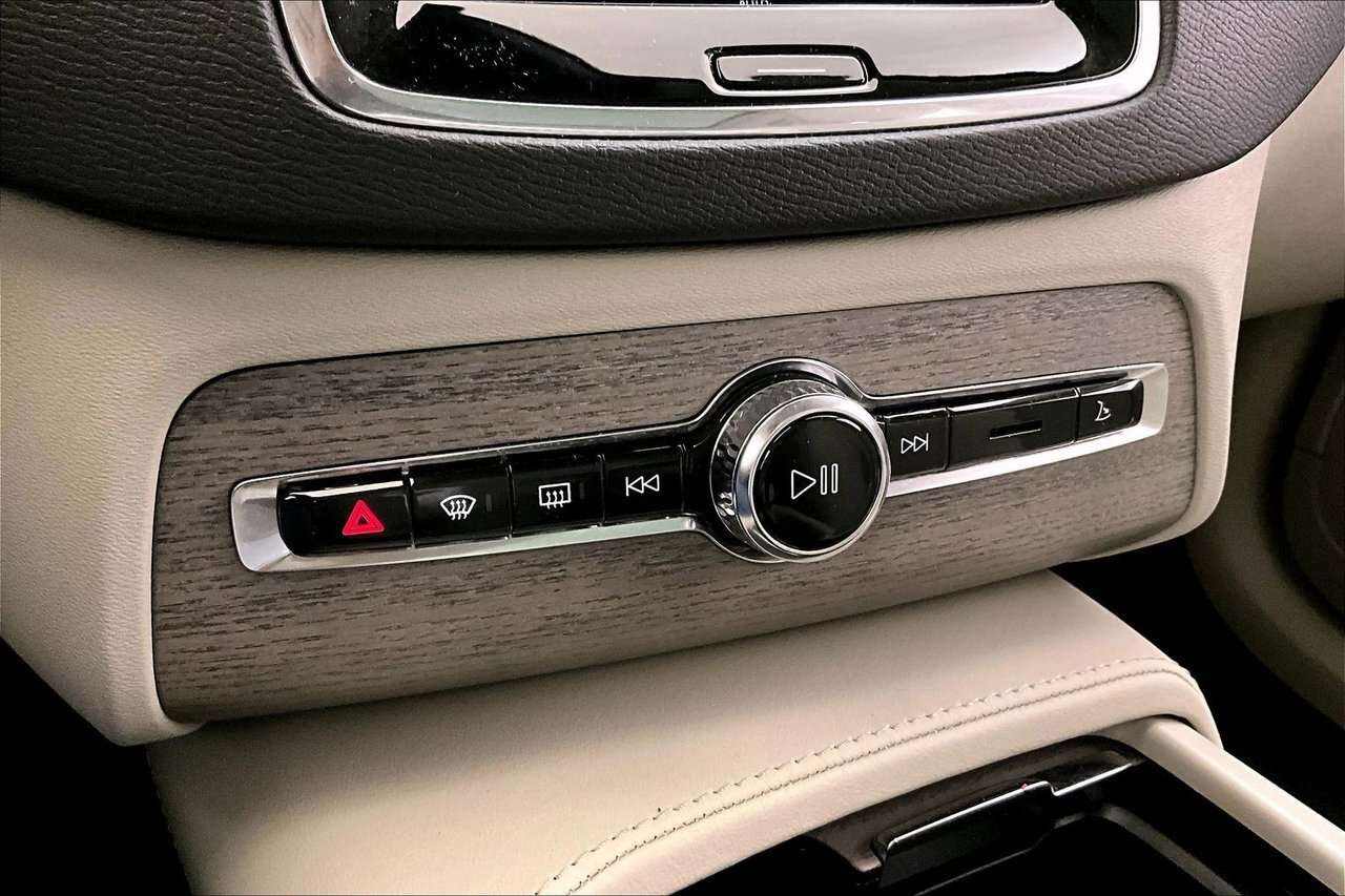 2024 Volvo XC90 PLUS BRIGHT PHEV - TRAILER HITCH - 360 CAMERA - 2 thumb 24