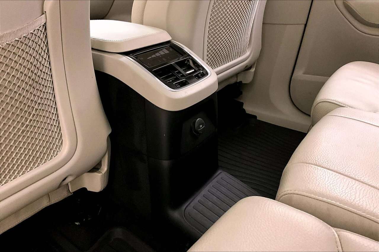 2024 Volvo XC90 PLUS BRIGHT PHEV - TRAILER HITCH - 360 CAMERA - 2 thumb 25