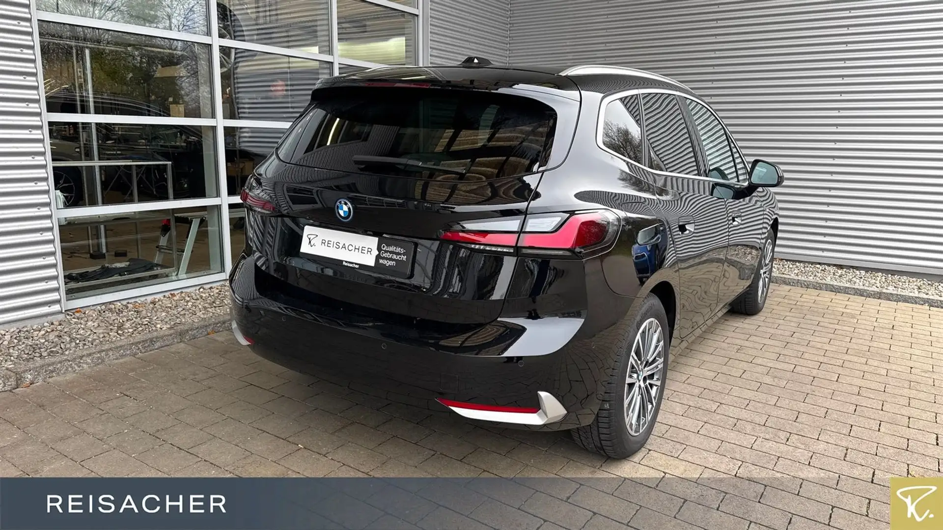 BMW 230 e xDrive AT Navi RüKa AHK ACC adLED 17"LM Schwarz - 2