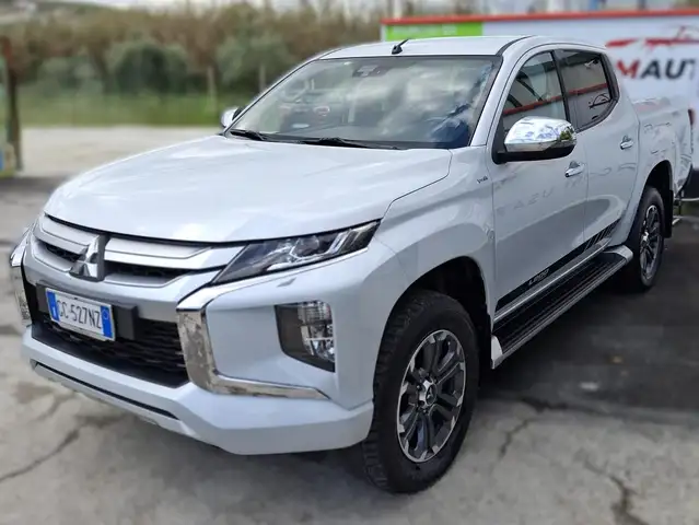 Mitsubishi L200 L200 d.cab 2.3d Diamond 4wd 150cv