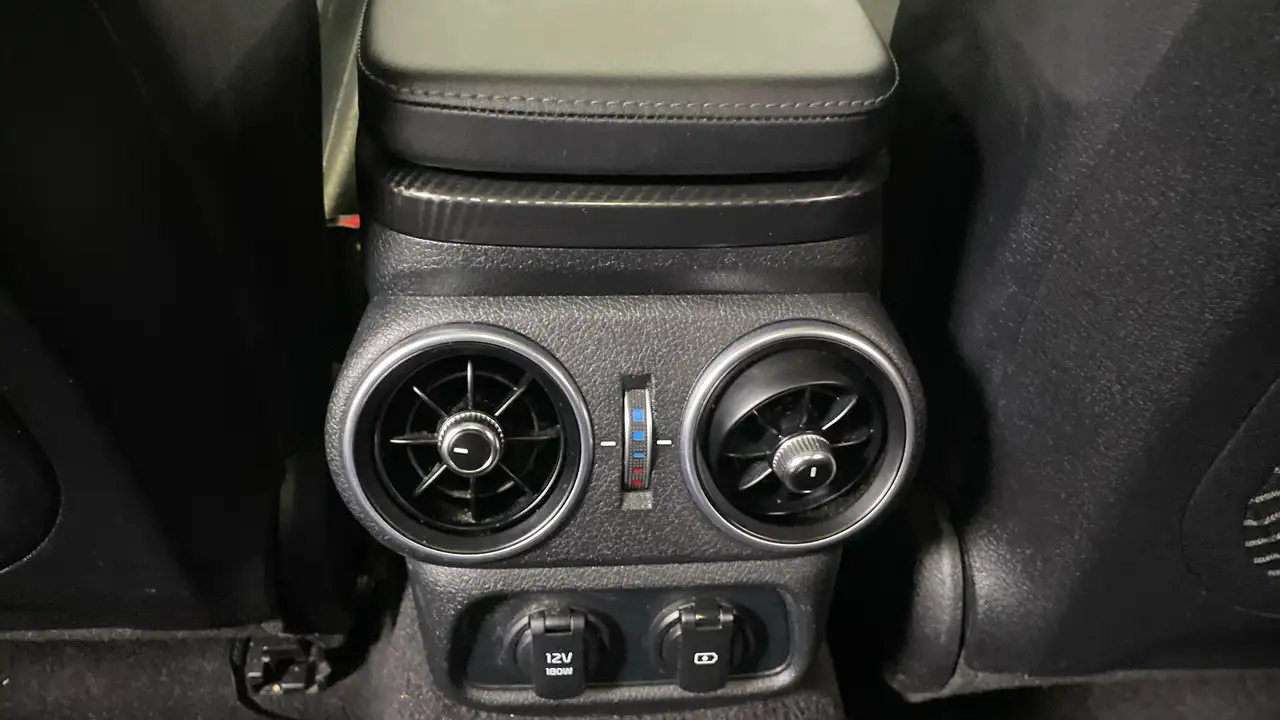 Kia Stinger снимка Kia Stinger