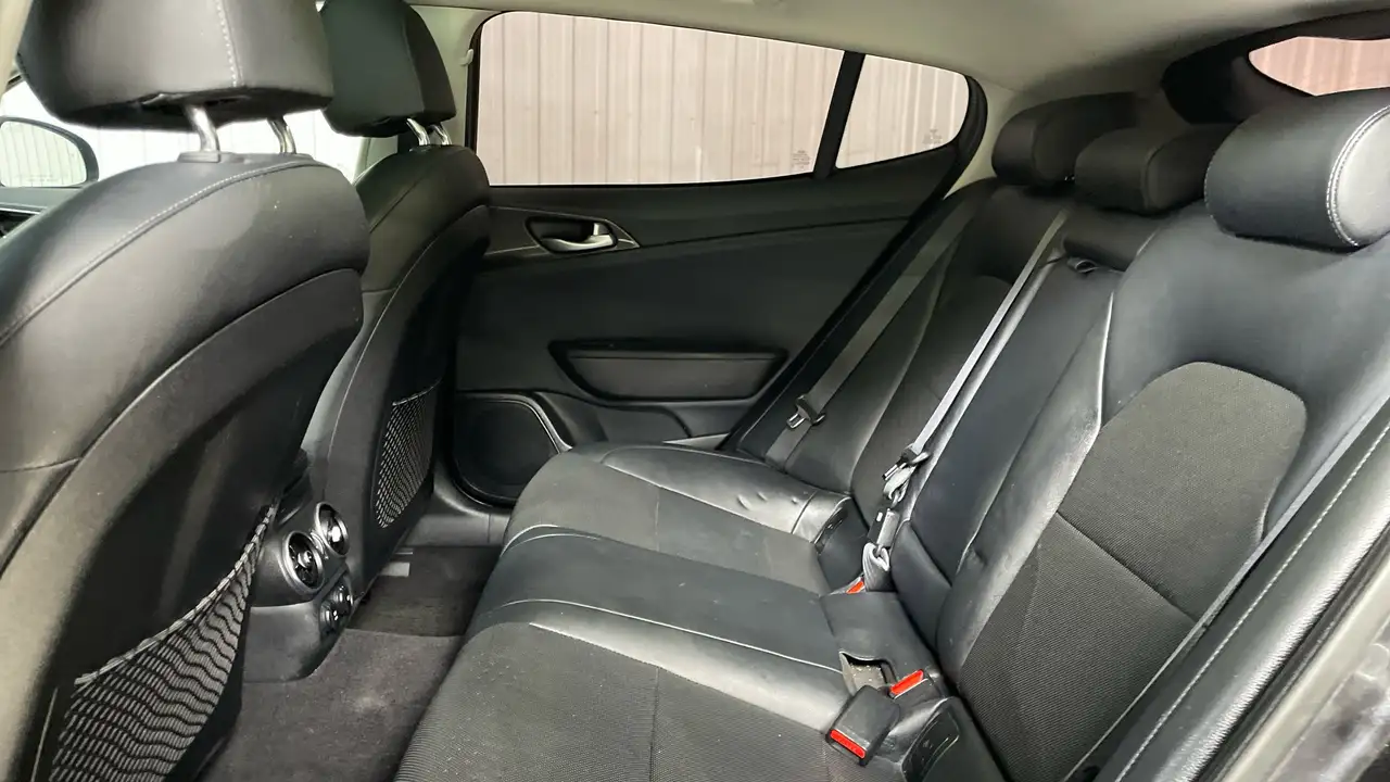 Kia Stinger снимка Kia Stinger