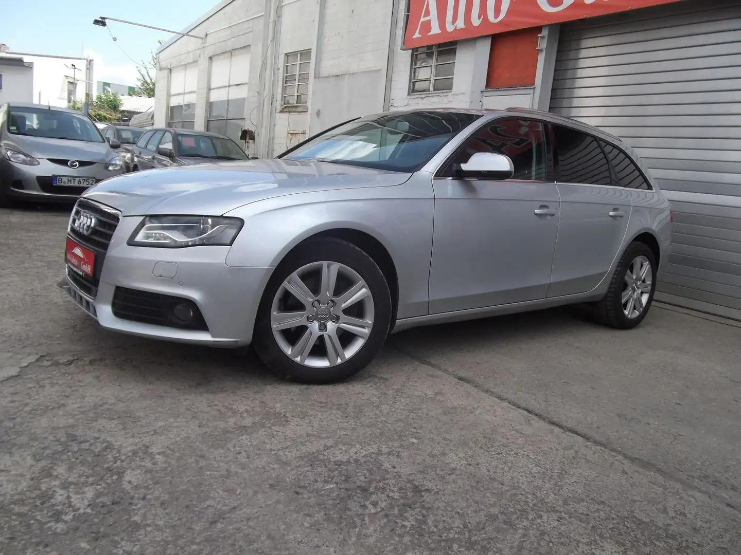 Audi A4 Avant 2,0i Ambiente Automatik Stříbrná - 2