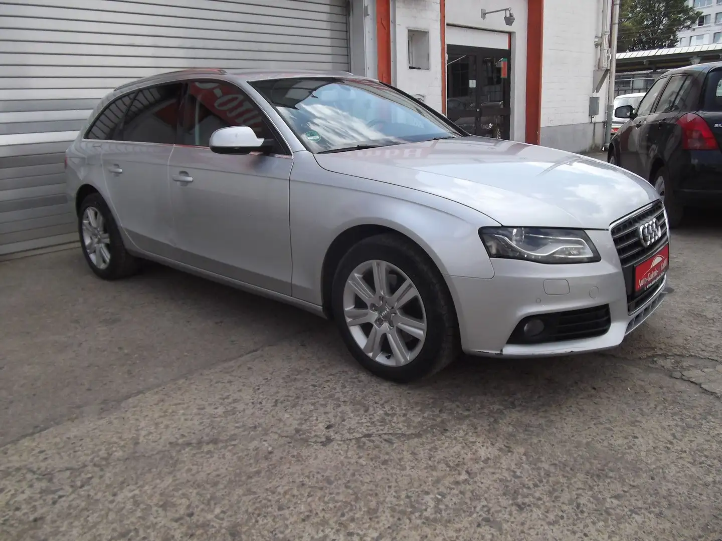 Audi A4 Avant 2,0i Ambiente Automatik Stříbrná - 1