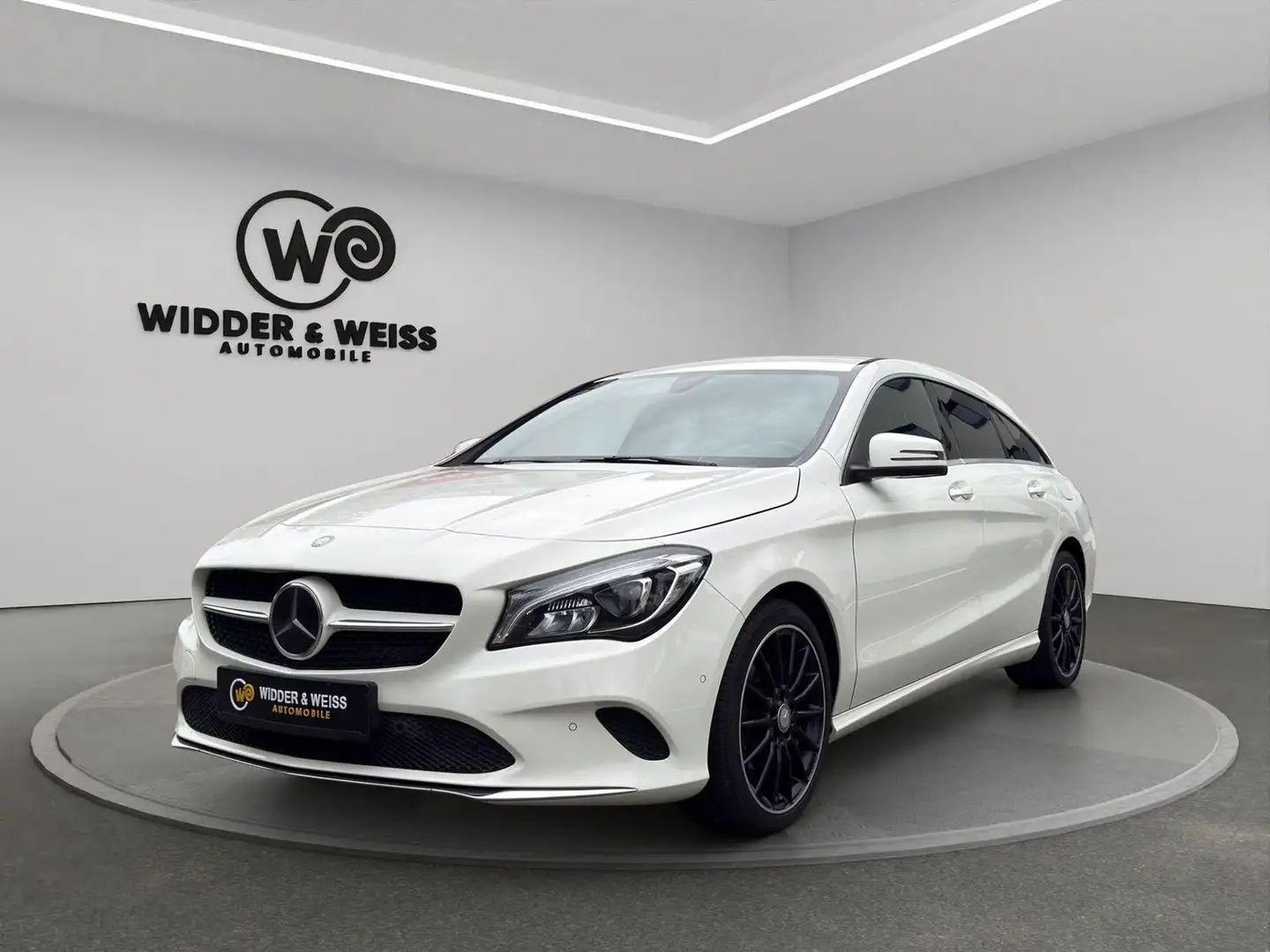 Mercedes-Benz CLA 220 Urban AUTOMATIK/DISTANZ/LED/AHK Weiß - 1
