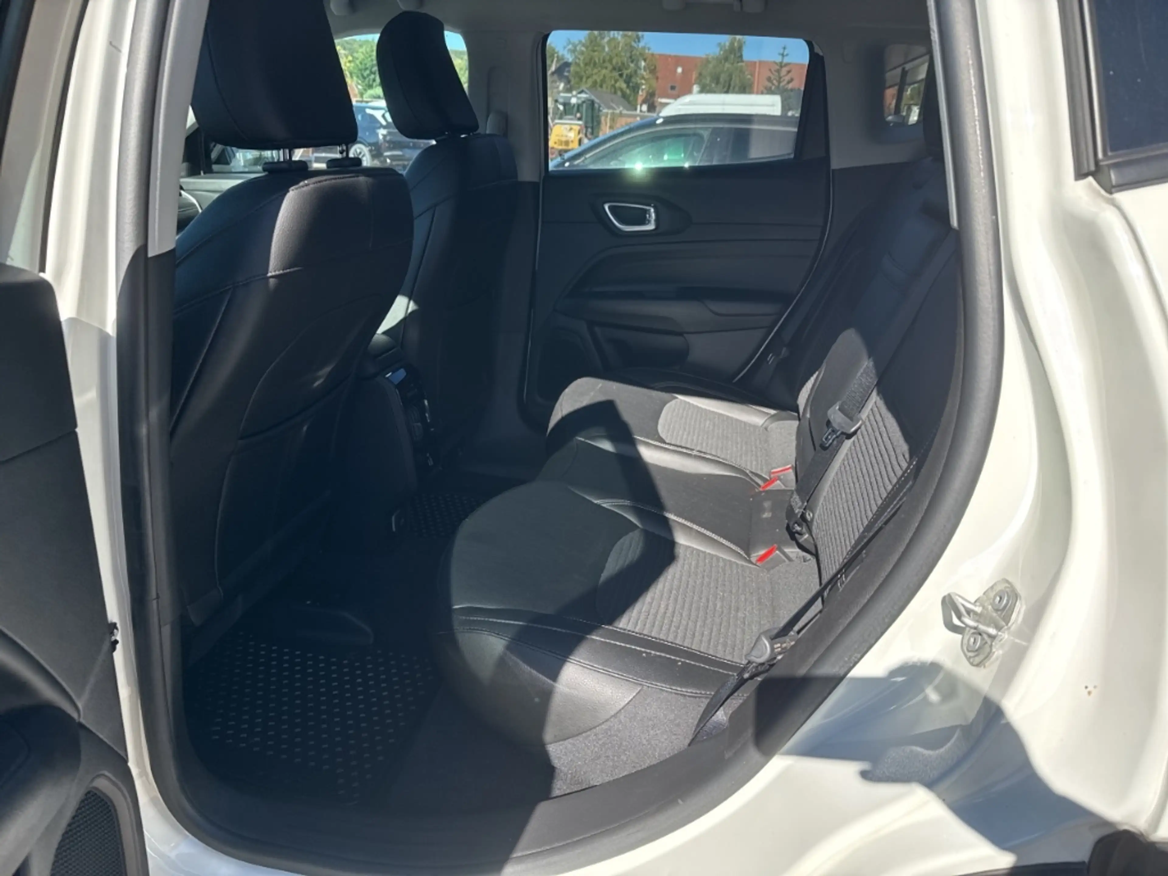 Jeep Compass RED Mild-Hybrid FWD JEEP Limited MHEV Klima LED SH — photo 14