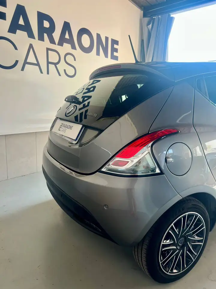 Lancia Ypsilon 2023 — фото 6