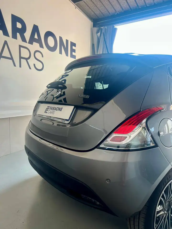 Lancia Ypsilon 2023 — фото 8