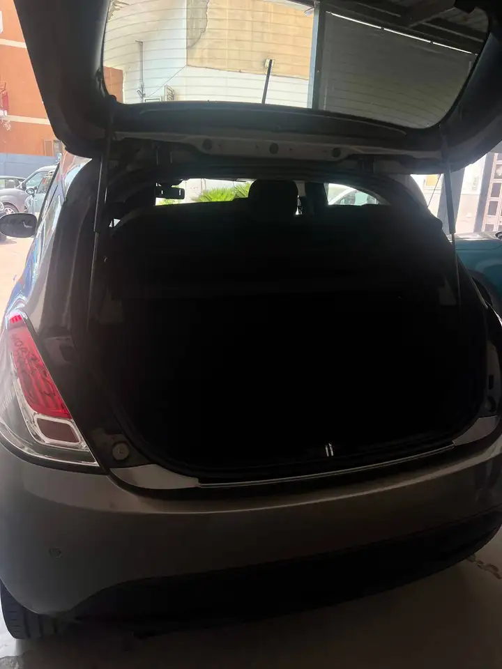 Lancia Ypsilon 2023 — фото 12
