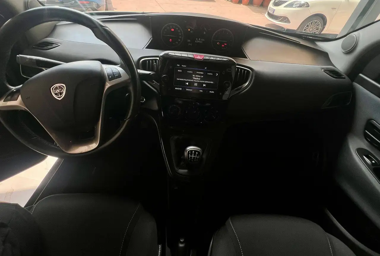 Lancia Ypsilon 2023 — фото 11
