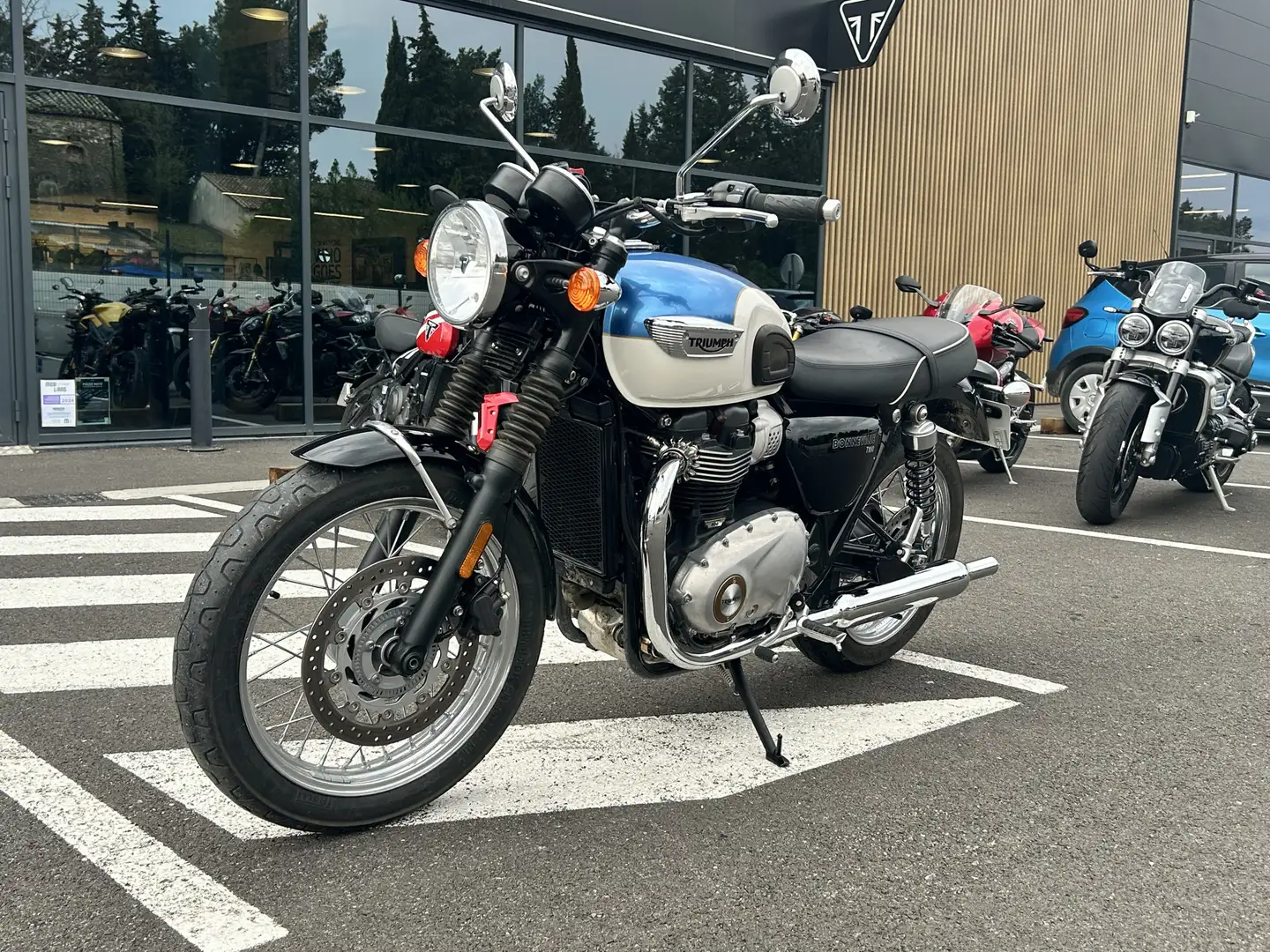 Triumph Bonneville T100 - 1