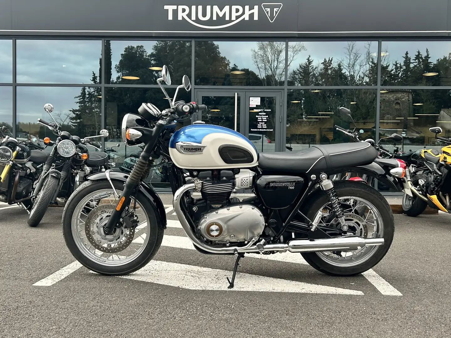 Triumph Bonneville T100 - 2