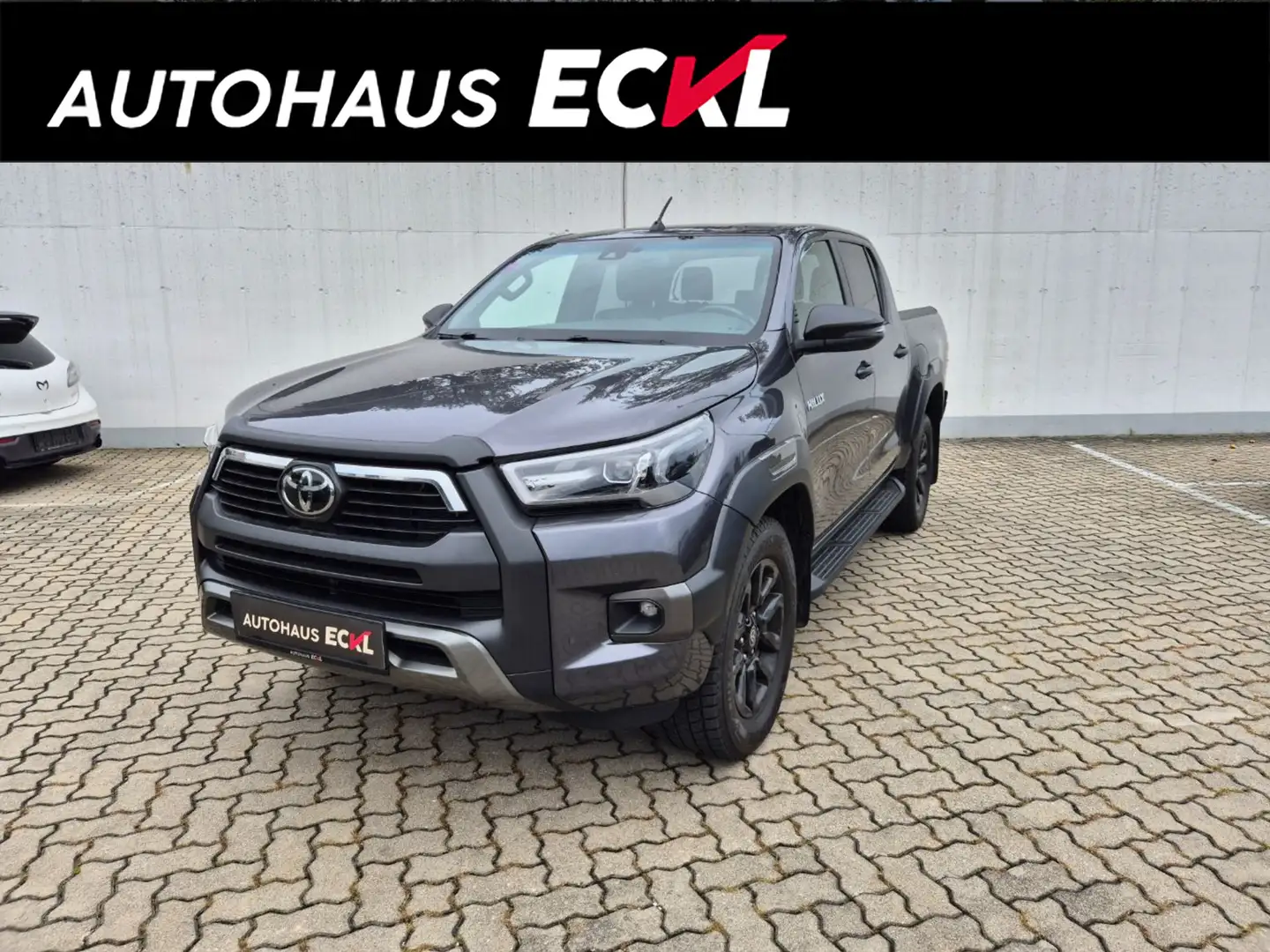 Toyota Hilux 2.8D-4D 4AW Aut. DK Inincible Grau - 1