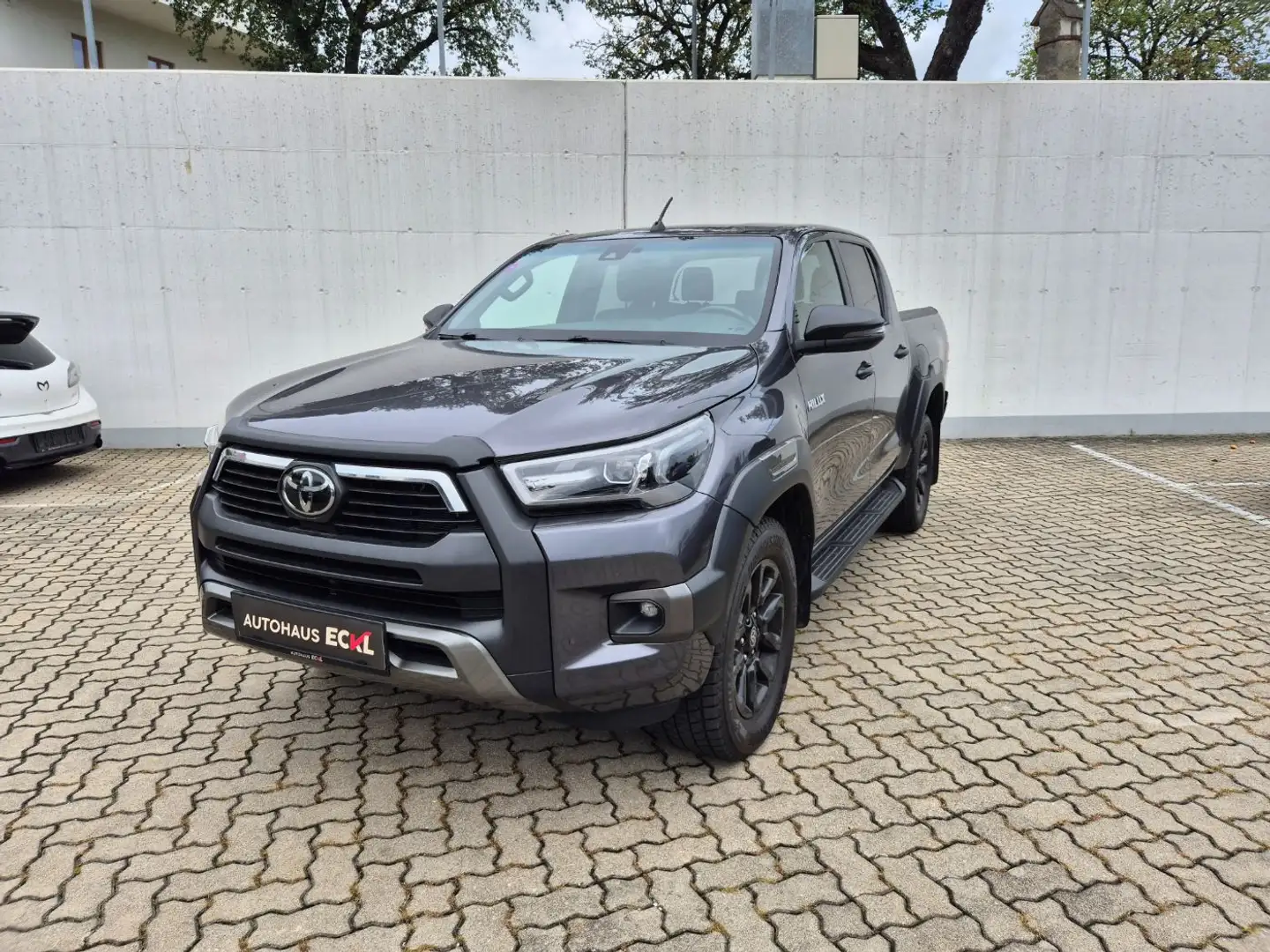 Toyota Hilux 2.8D-4D 4AW Aut. DK Inincible Grau - 2