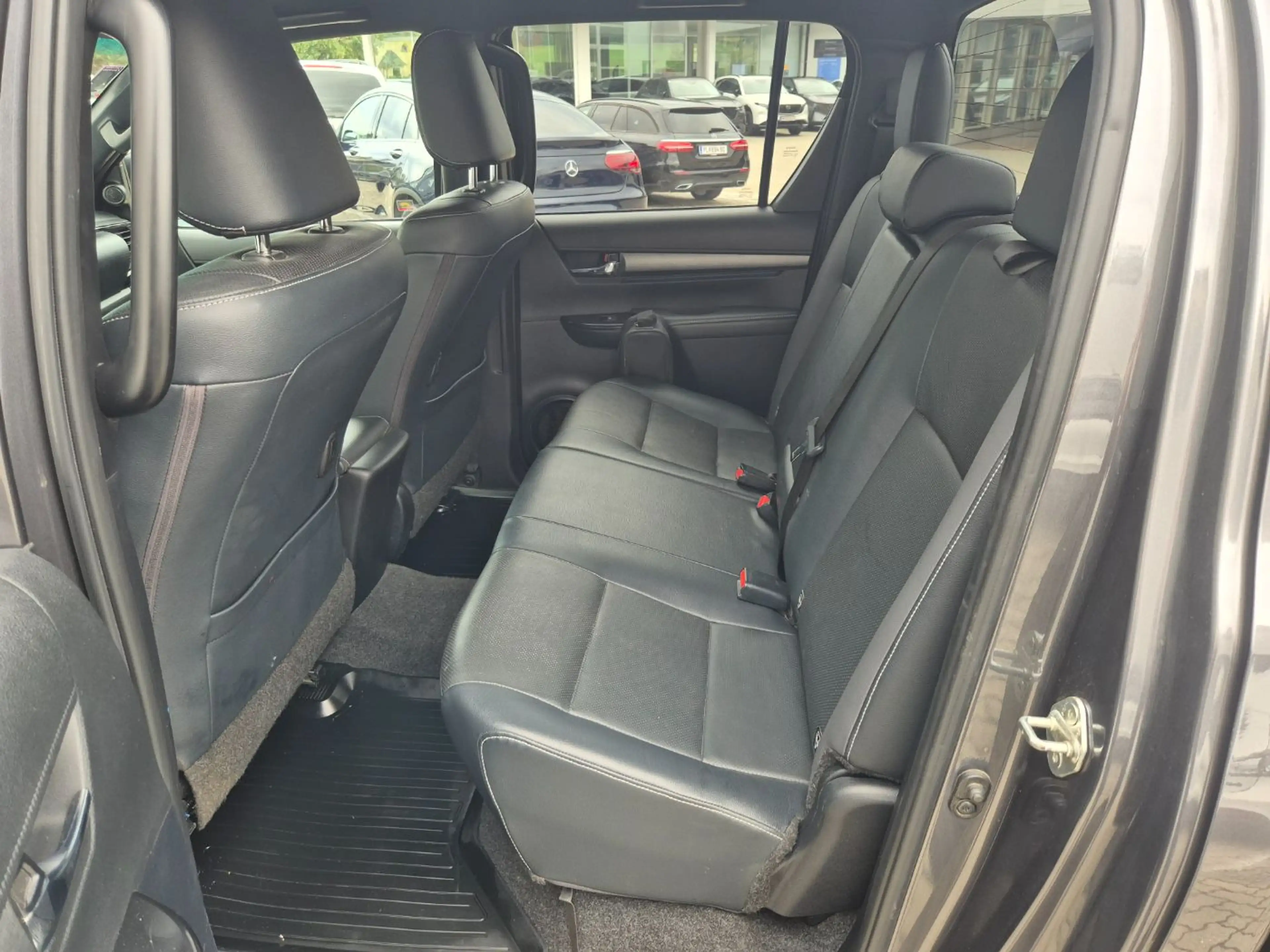 Toyota Hilux 2.8D-4D 4AW Aut. DK Inincible — photo 14