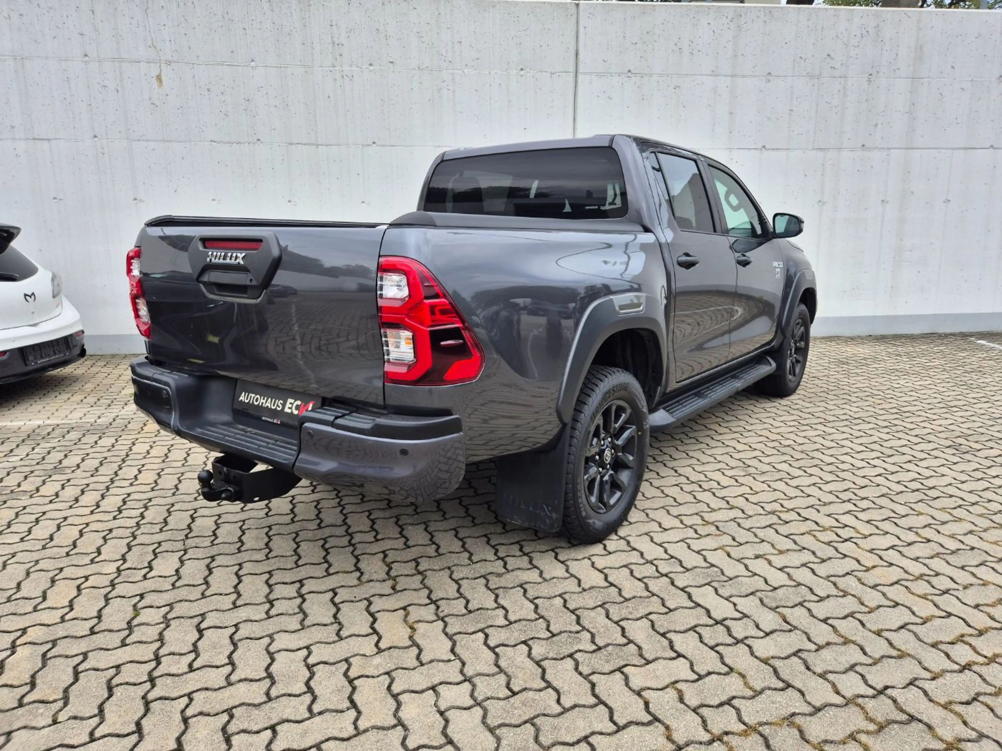 Toyota Hilux 2.8D-4D 4AW Aut. DK Inincible — photo 4