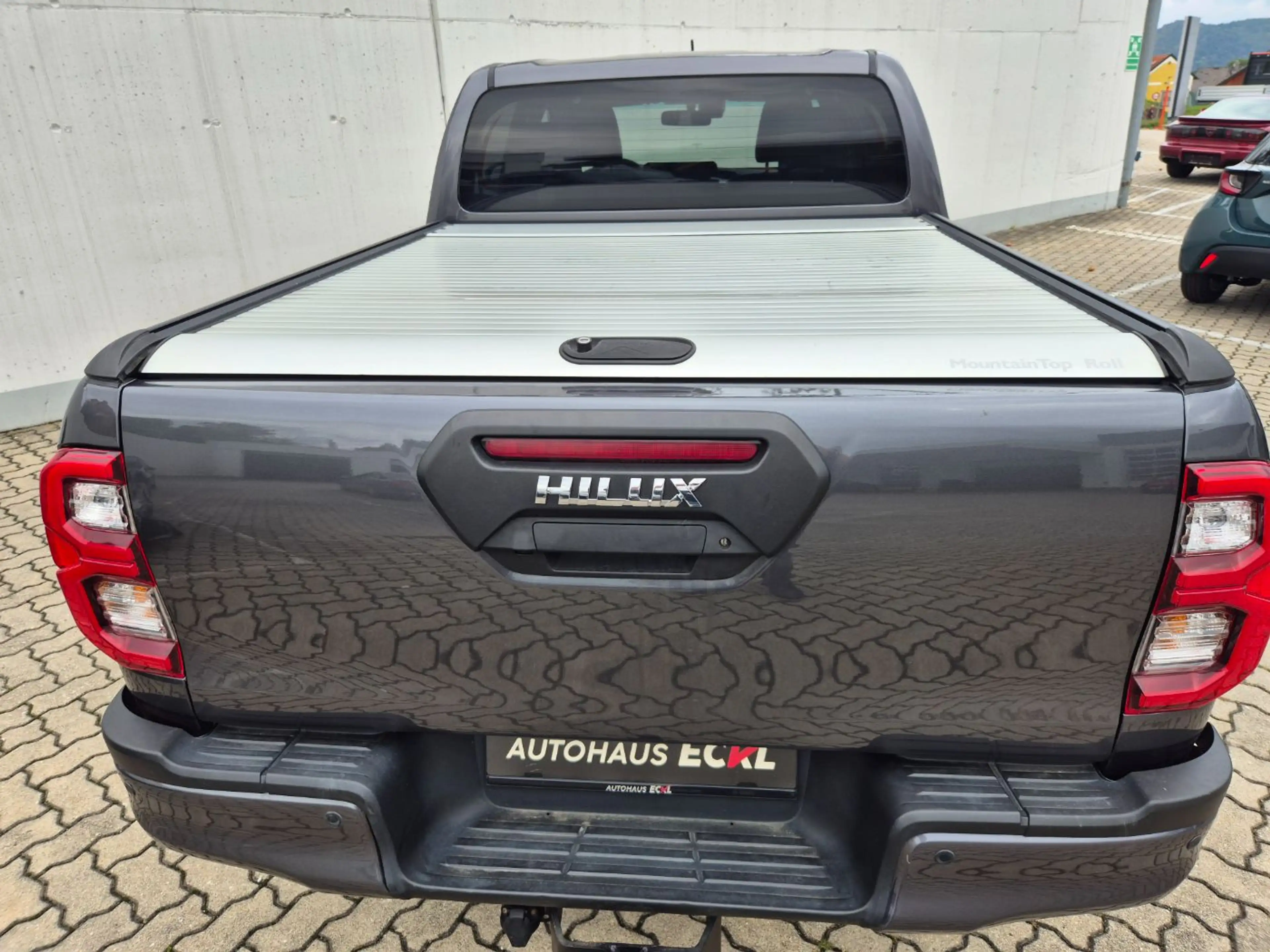 Toyota Hilux 2.8D-4D 4AW Aut. DK Inincible — photo 6