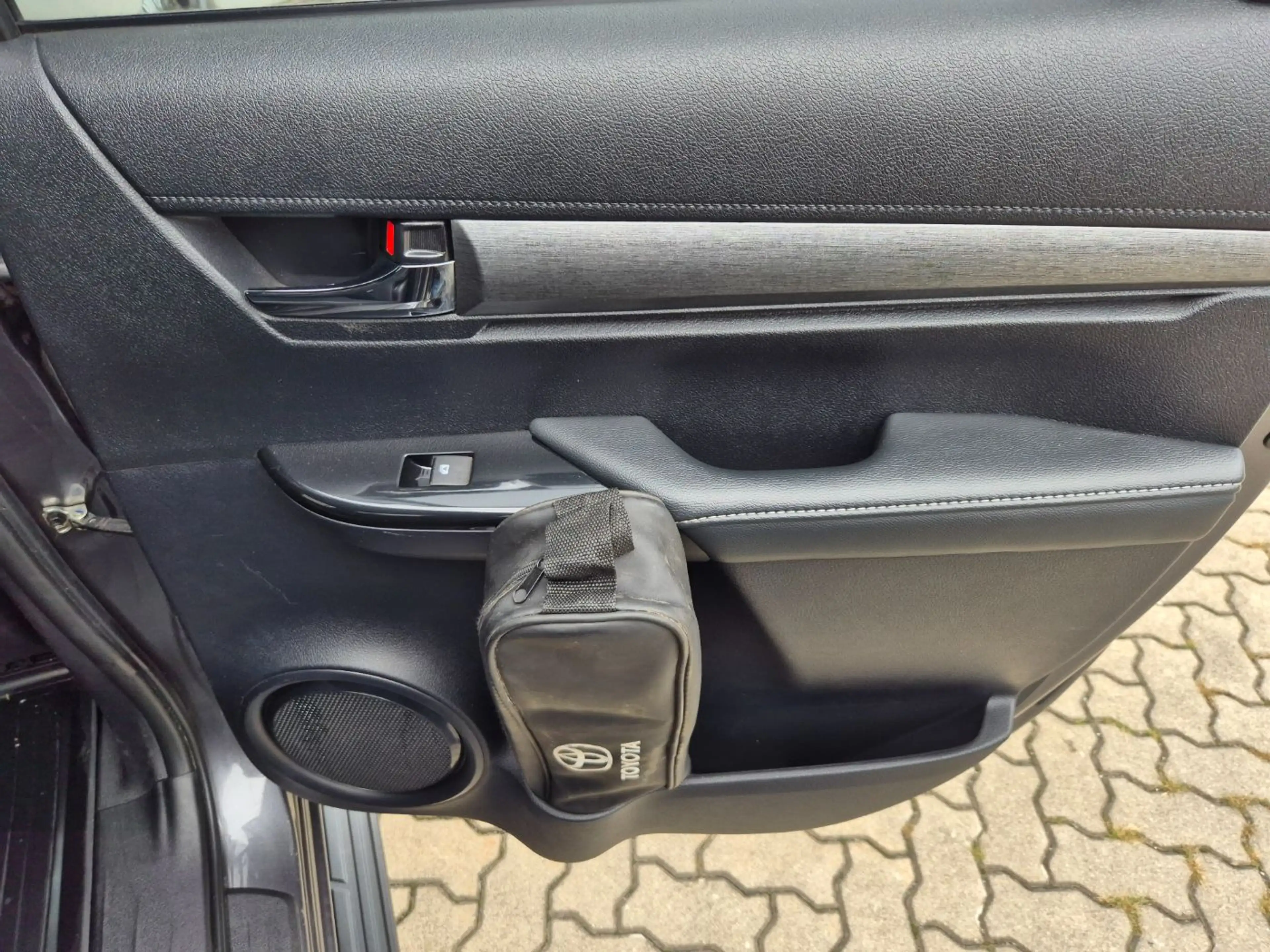 Toyota Hilux 2.8D-4D 4AW Aut. DK Inincible — photo 11