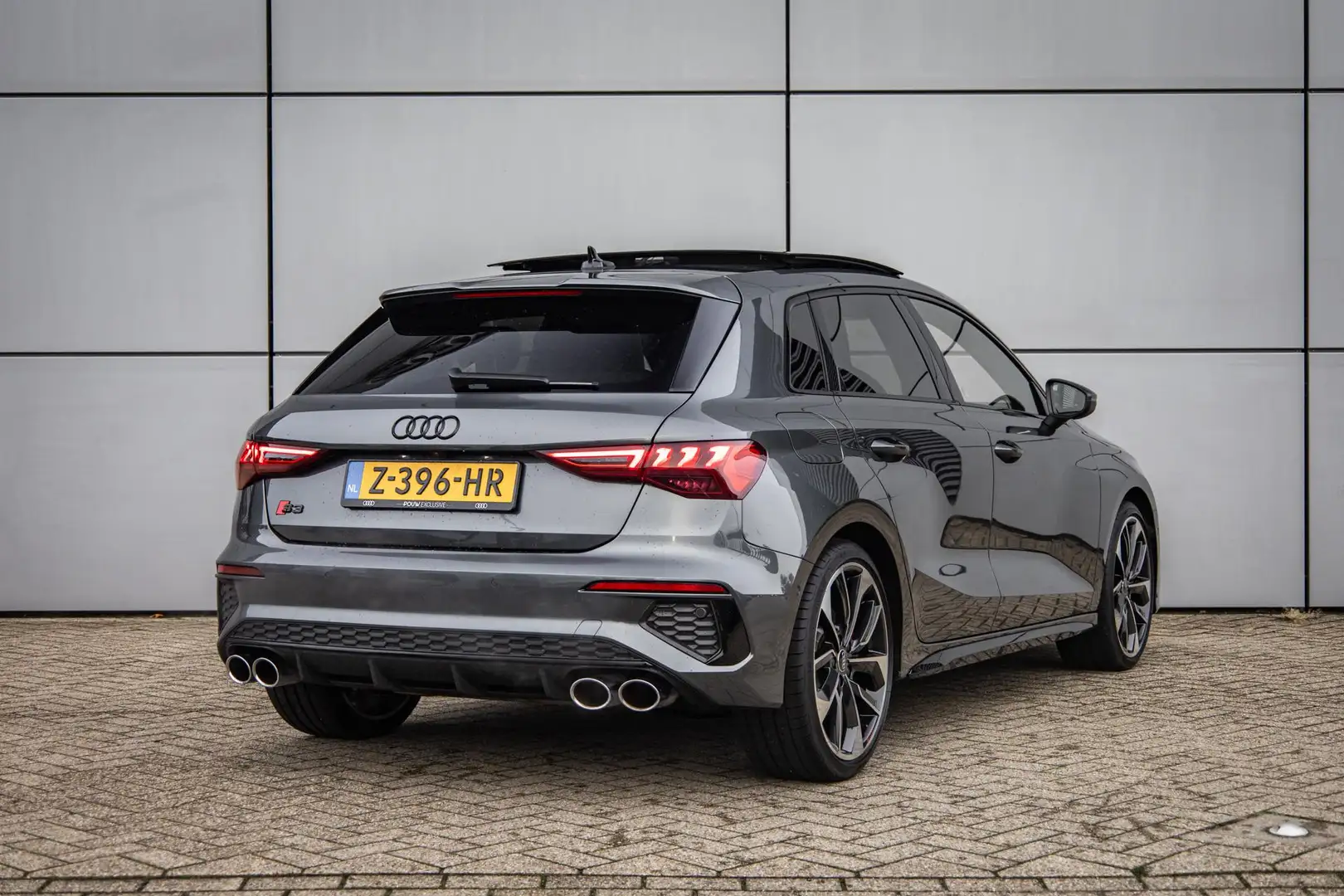 Audi S3 Sportback 2.0 TFSI 310pk quattro | Panoramadak | B Grijs - 2