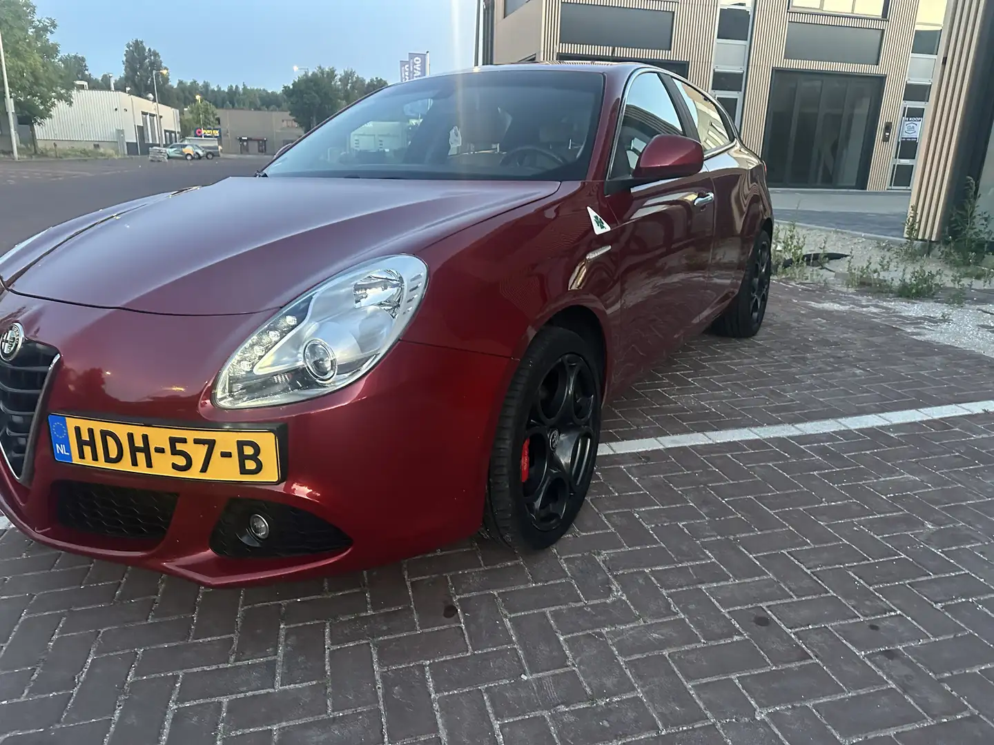 Alfa Romeo Giulietta 2.0 JTDm Distinctive Červená - 1
