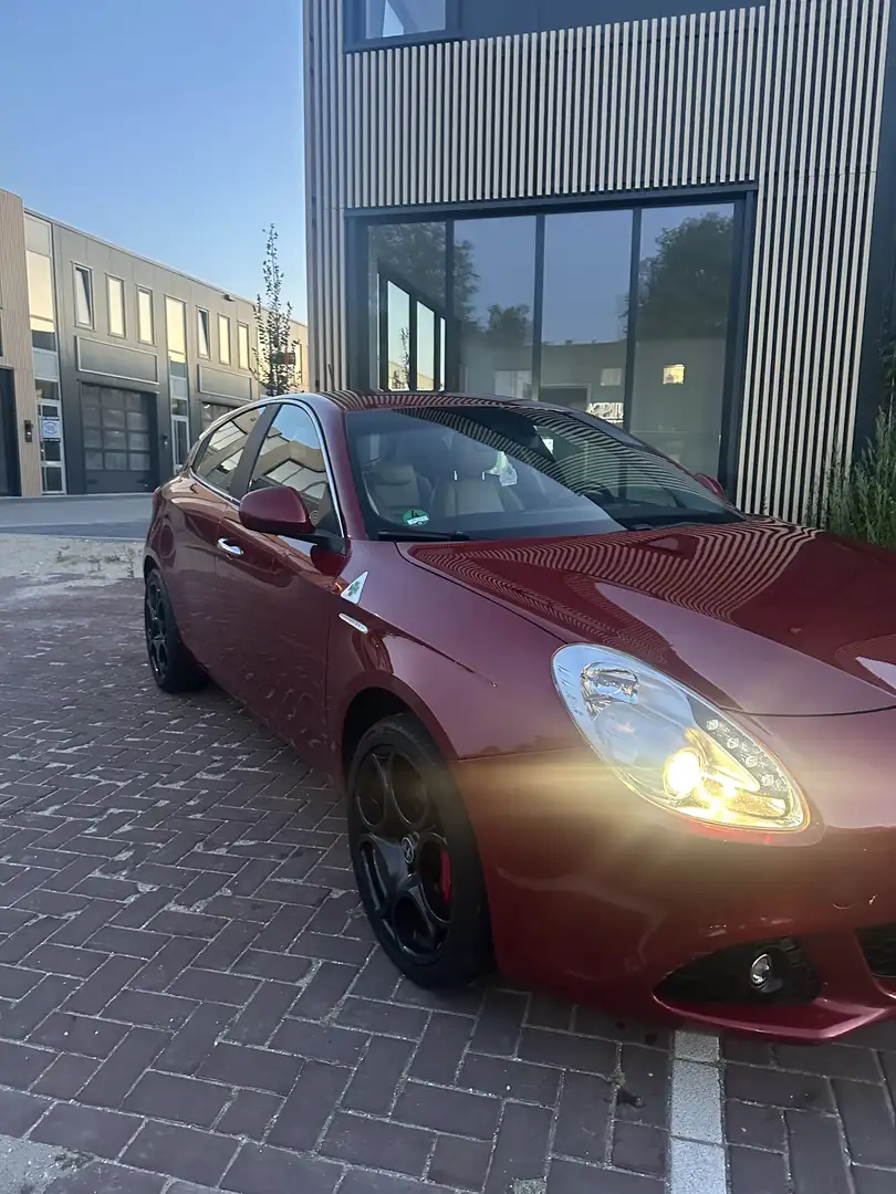 Alfa Romeo Giulietta 2.0 JTDm Distinctive Červená - 2