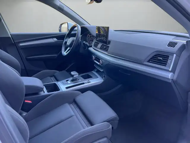 Audi Q5 view 14