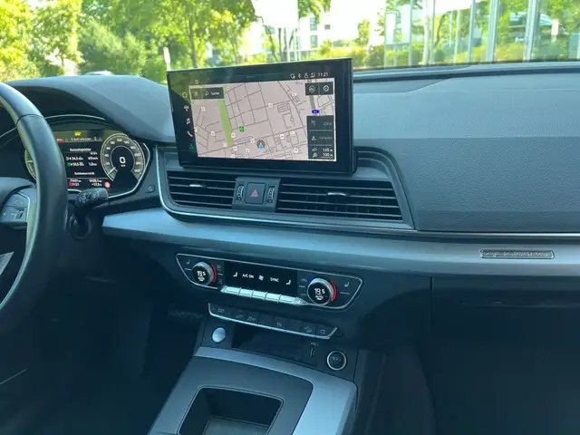 Audi Q5 view 12